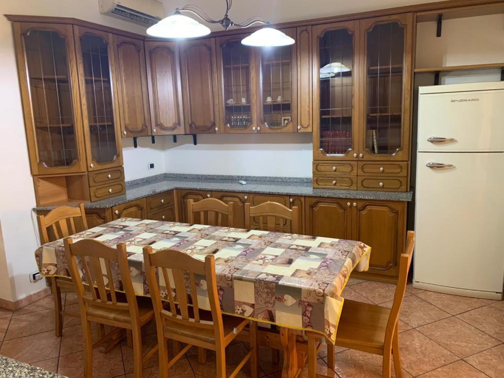 The Crazy House Apartment คาตาเนีย ภายนอก รูปภาพ