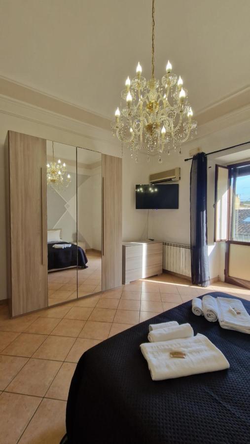 The Crazy House Apartment คาตาเนีย ภายนอก รูปภาพ