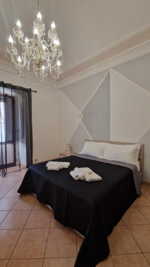 The Crazy House Apartment คาตาเนีย ภายนอก รูปภาพ